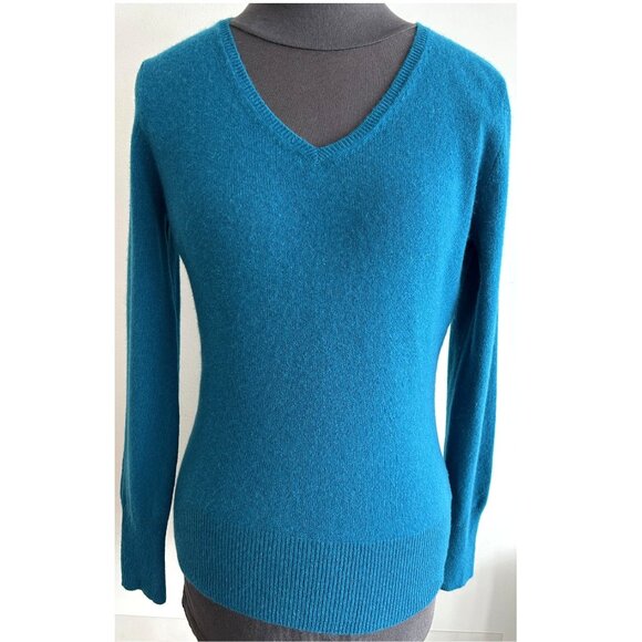 APT. 9 Blue Cashmere V Neck Sweater Sz M - Picture 1 of 8